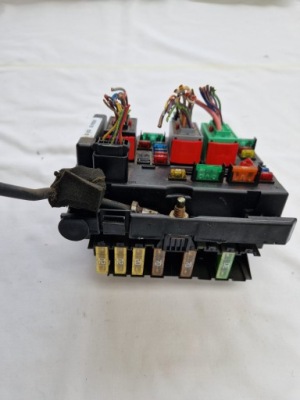 Коробка запобіжників модуль citroen peugeot bsm b2 9650664180 фото №1