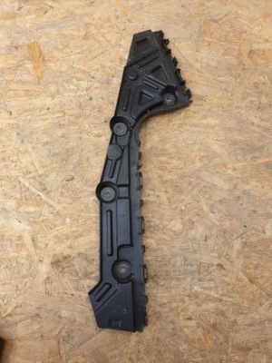 Trafic vivaro iii напрямна бампера правий задня фото №1