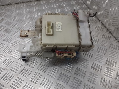 Коробка предохранителей toyota yaris ii 82730-52700 фото №1