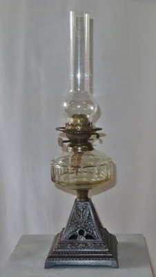 Lampa lampka naftowa stojąca