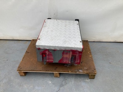 Iveco stralis коробка основа акумуляторів фото №1