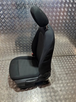 Сидіння перед передній лівий bmw 1 f40 фото №1