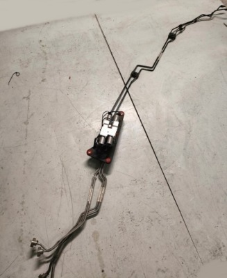 Bmw x5 e70 насос клапанов шланг 6794578 фото №1