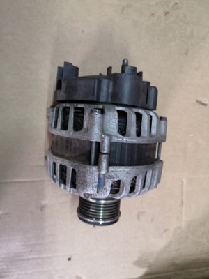 Renault nissan 1.5 dci генератор 231008918r фото №1