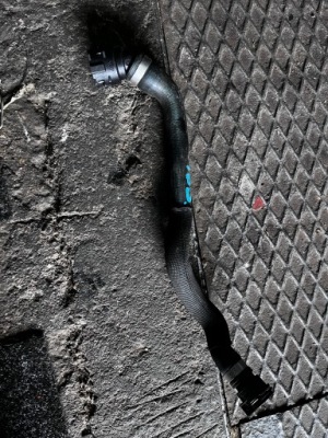 183 bmw x1e84 2.8i пабтрубок  труба шланг воды 7612446 фото №1