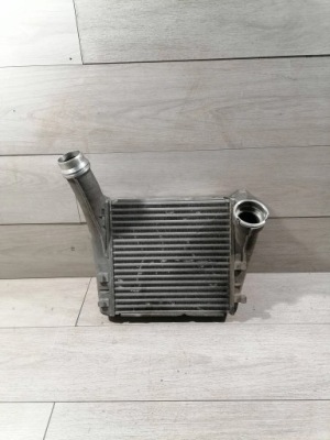 Cayenne радиатор интеркулер правая 7p5145803a фото №1