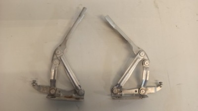 Петля кришки правий лівий eos 1q0823301c 1q0823302c фото №1