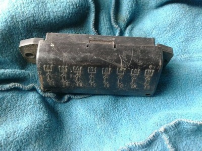 Коробка кришка запобіжників fiat 126p maluch фото №1