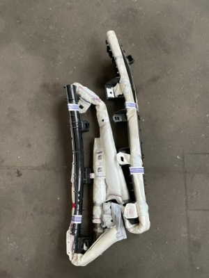 Toyota c-hr шторка безпеки права оригінал фото №1