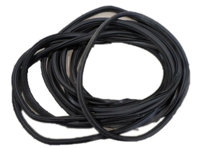 Skoda kodiaq прокладка кузовная правая передняя фото №1