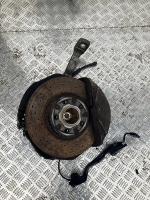 Поворотний кулак перед супорт права w205 c205 1.5 cgi фото №1