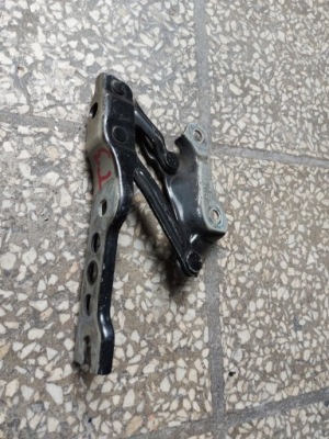 Петля капот левый перед skoda superb ii 3t0823301b фото №1