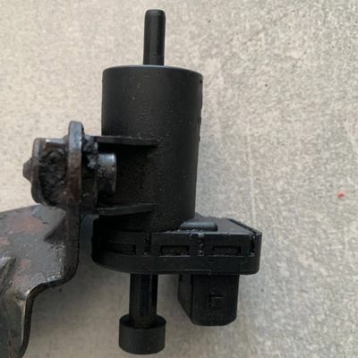 Клапан вакуумa 8200762597 renault master ii фото №1