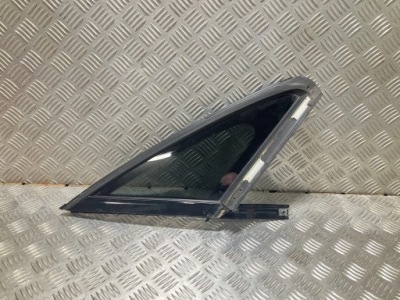 Скло трикутник ліва mercedes w238 e300 фото №1