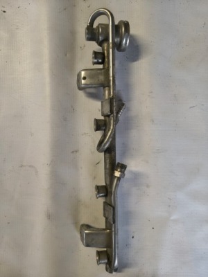 Vw passat b5 1.8 20v молдинг питающая форсунки 058133681b 058133551f фото №1