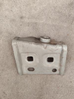 Mercedes glb w247 кронштейн кронштейн підкрилок фото №1