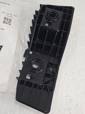 Tesla model y кронштейн направляющая 1493771-00-b фото №1