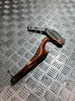 Петля капот левый seat arona 17- lw2y 6f0823301a фото №1