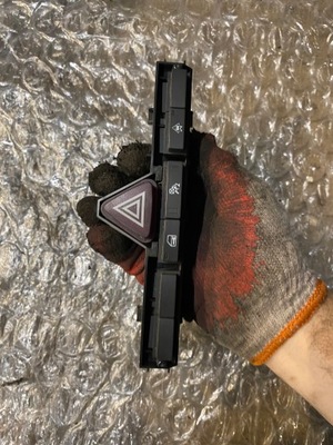 Opel corsa d переключатель панель 13276371 фото №1