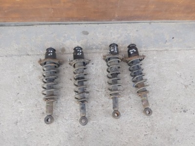 Toyota prius ii амортизатор задняя пружина правый фото №1