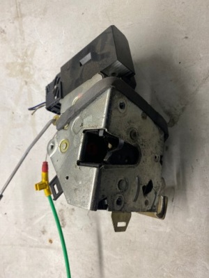 Bmw e39 замок двері правий задня задній 4 pin 8166246 фото №1