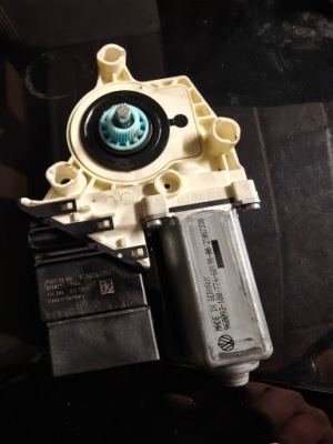 Моторчик стекло passat b6 левый задняя фото №1