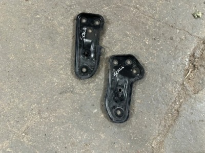 Audi a1 82a gb кронштейн кронштейн подрамник правое левая 2q0199517b 2q0199518b фото №1