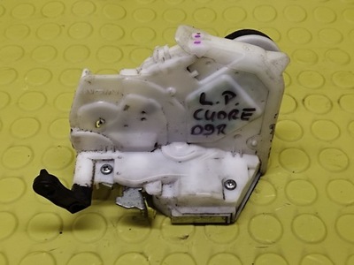 Daihatsu cuore замок дверь левый перед фото №1