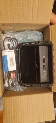 PARTE TRASERA PORTY USB ATECA PIEZA INSERTADA ADAPTADOR EN TÚNEL  