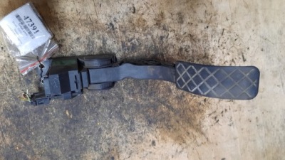 Потенціометр газу skoda fabia 1.4b 01r фото №1