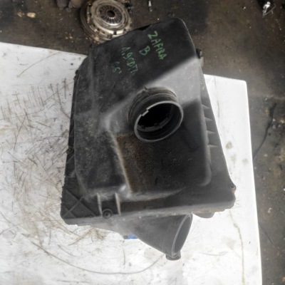 Корпус фільтра повітря opel zafira b 1.9 cdti фото №1