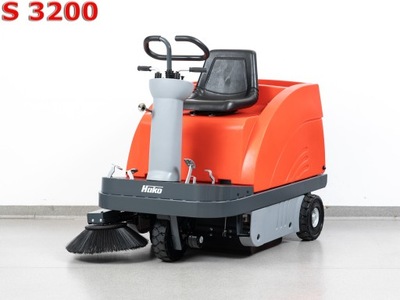 ZAMIATARKA HAKO SWEEPMASTER P900 R Briggs&Stratton 2017r 142h 28000 netto