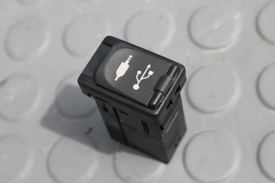 Роз'єм port usb джек aux toyota rav4 iv 12-18 фото №1