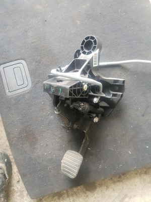 Педаль сцепления trafic iii 465038677r фото №1