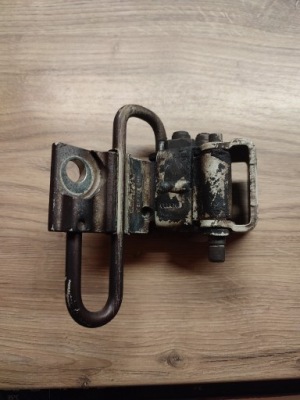 Петля двері правих нижній 4b0833412a octavia i оригінал фото №1