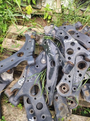 Важіль лівий toyota corolla e21 гібрид фото №1