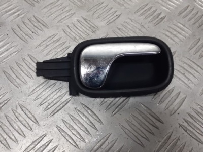 Ручка права задня внутрішня audi a4 b5 фото №1