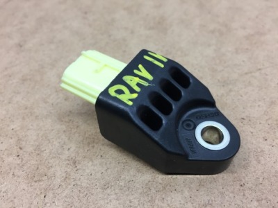 Toyota rav 4 iv датчик удару фото №1