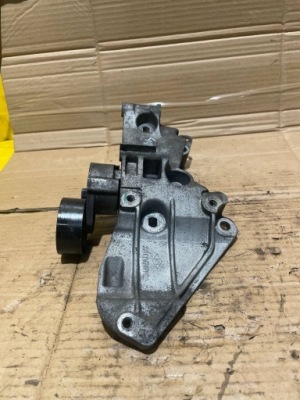 Renault scenic 2 - кронштейн/ кронштейн генератора фото №1