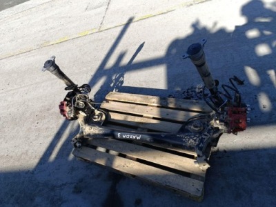 Mazda 3 iv hb вісь  підвіска задній 2.0 гібрид фото №1