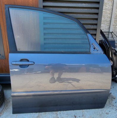 Двері праве передні праві перед toyota corolla verso 8n6 комплектна фото №1