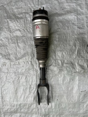 Jeep grand cherokee wk2 амортизатор левый передний фото №1