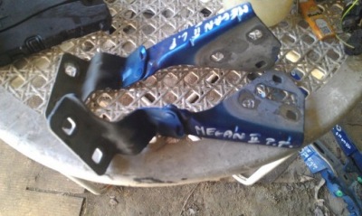 Renault megane ii - петля капот лівий правий фото №1