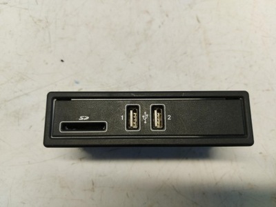 Mercedes w447 v220d vito port usb a2058200526 фото №1