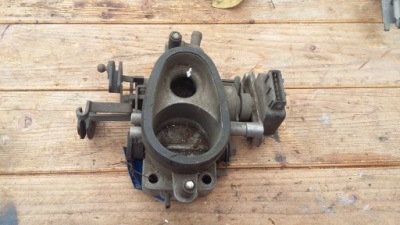 Дроссельная заслонка audi 100 058078061 фото №1