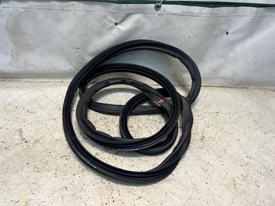 Kia sportage v 21- прокладка крышки багажника фото №1