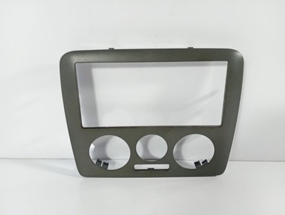 Skoda octavia 1 i 96-11 рамка корпус консоль заглушка радіо оригінальний номер 1u0858071 фото №1