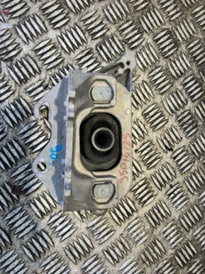 Кронштейн подушка двигателя коробки renault clio v 112536909r фото №1