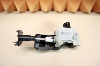 Mercedes slk 171 r171 привід замок кришка заливної пального a2038201997 фото №1