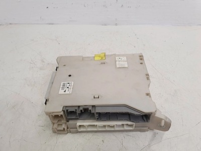 Lexus is 220d-250-350 2010 рамка / модуль запобіжників фото №1